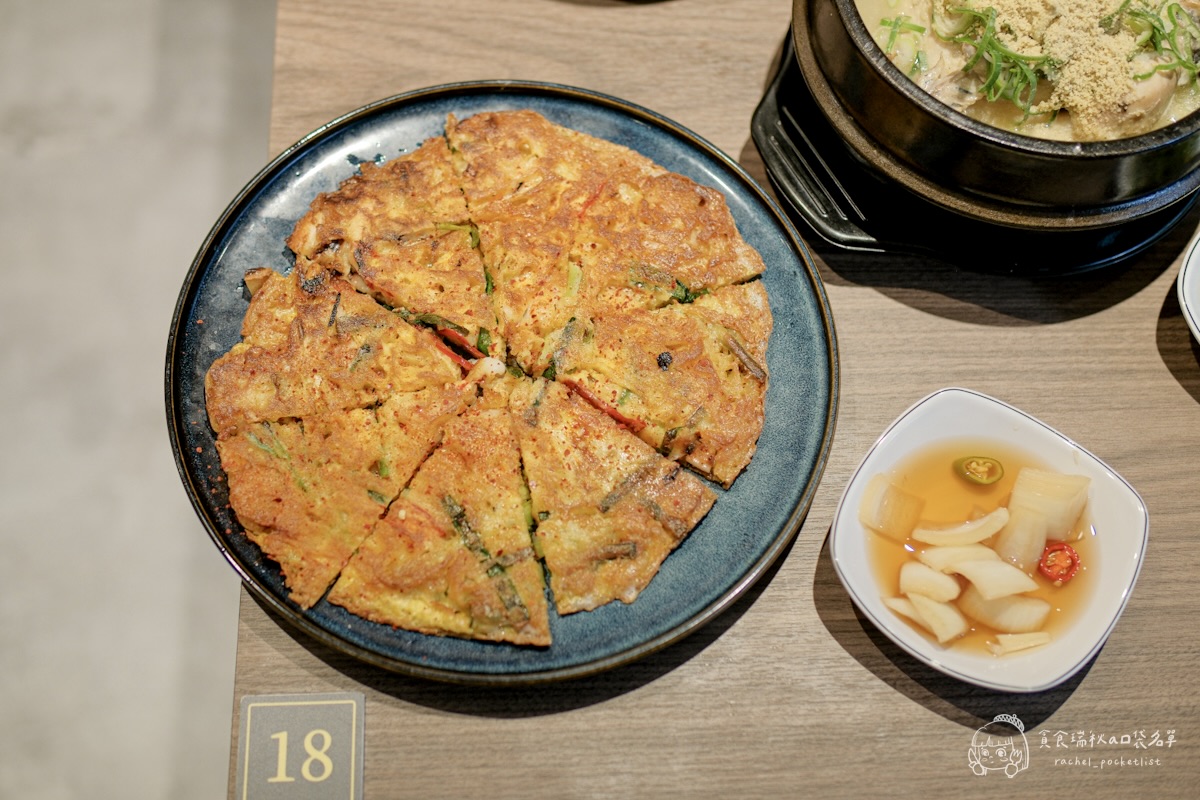 百年土種蔘雞湯 台中文心店|米其林指南連三年入選的弘大人氣蔘雞湯!海外首店來台中啦!鮮土雞燉湯暖胃又滋補 - 第40張圖 百年土種蔘雞湯 台中文心店|米其林指南連三年入選的弘大人氣蔘雞湯!海外首店來台中啦!鮮土雞燉湯暖胃又滋補