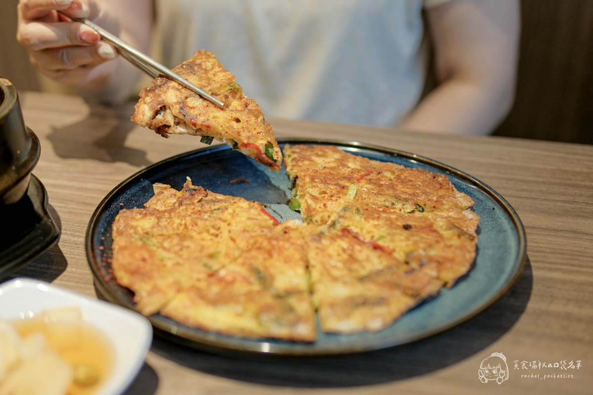 百年土種蔘雞湯 台中文心店｜米其林指南連三年入選的弘大人氣蔘雞湯！海外首店來台中啦！鮮土雞燉湯暖胃又滋補