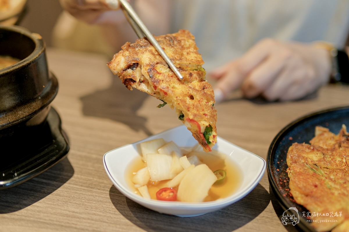 百年土種蔘雞湯 台中文心店|米其林指南連三年入選的弘大人氣蔘雞湯!海外首店來台中啦!鮮土雞燉湯暖胃又滋補 - 第44張圖 百年土種蔘雞湯 台中文心店|米其林指南連三年入選的弘大人氣蔘雞湯!海外首店來台中啦!鮮土雞燉湯暖胃又滋補