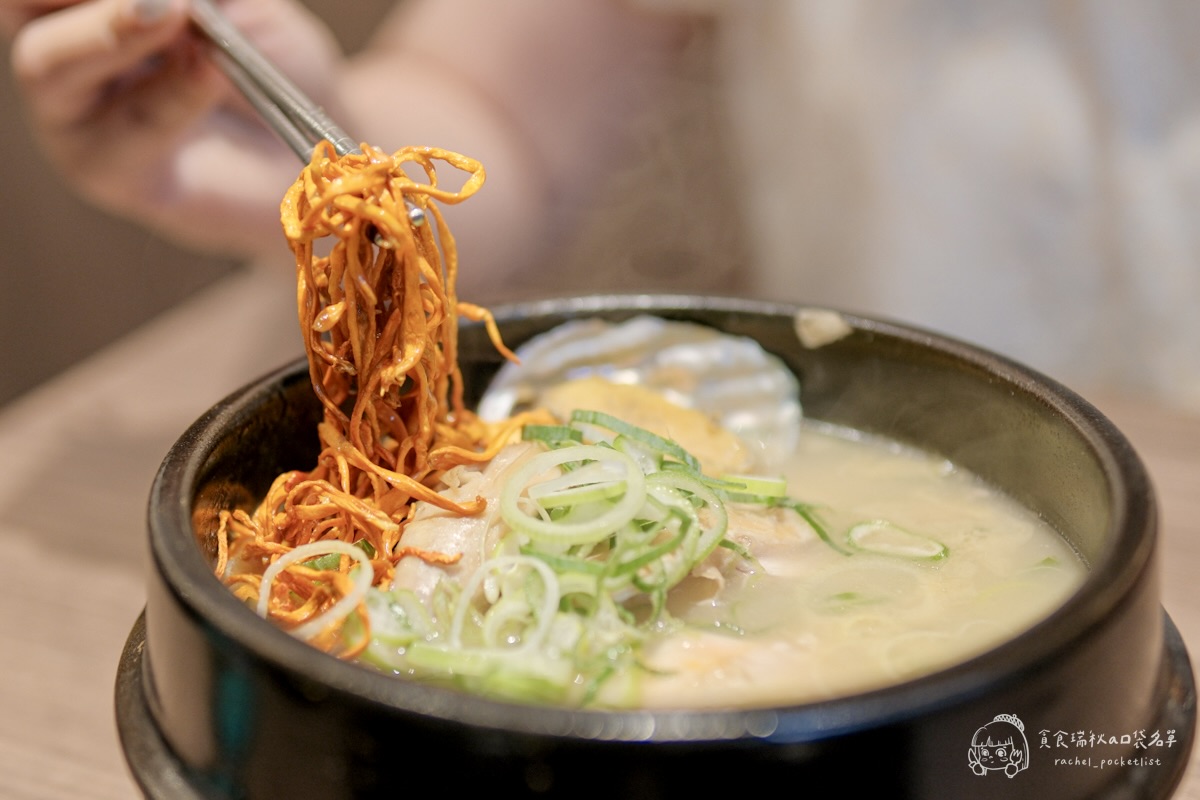 百年土種蔘雞湯 台中文心店|米其林指南連三年入選的弘大人氣蔘雞湯!海外首店來台中啦!鮮土雞燉湯暖胃又滋補 - 第22張圖 百年土種蔘雞湯 台中文心店|米其林指南連三年入選的弘大人氣蔘雞湯!海外首店來台中啦!鮮土雞燉湯暖胃又滋補