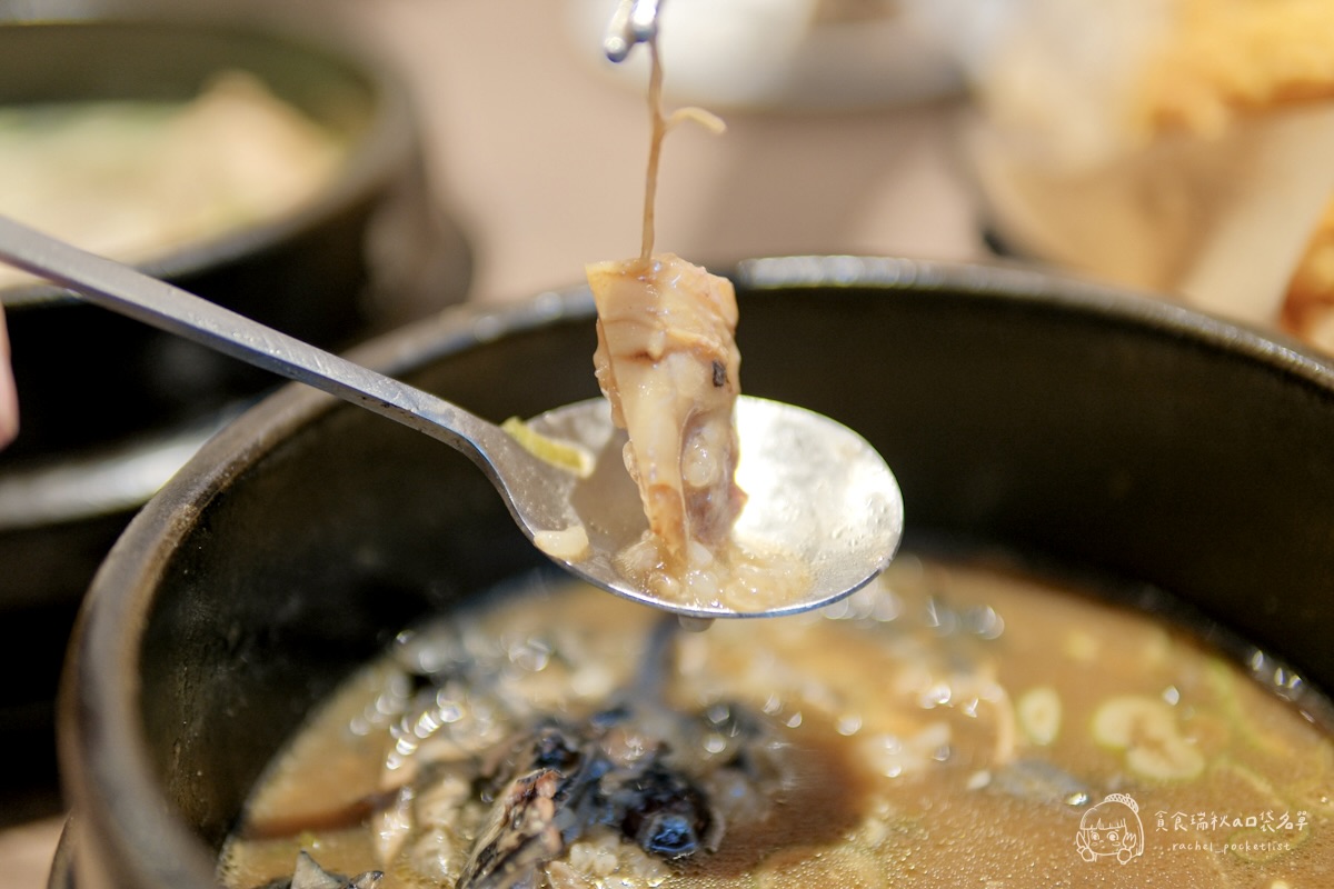 百年土種蔘雞湯 台中文心店|米其林指南連三年入選的弘大人氣蔘雞湯!海外首店來台中啦!鮮土雞燉湯暖胃又滋補 - 第35張圖 百年土種蔘雞湯 台中文心店|米其林指南連三年入選的弘大人氣蔘雞湯!海外首店來台中啦!鮮土雞燉湯暖胃又滋補