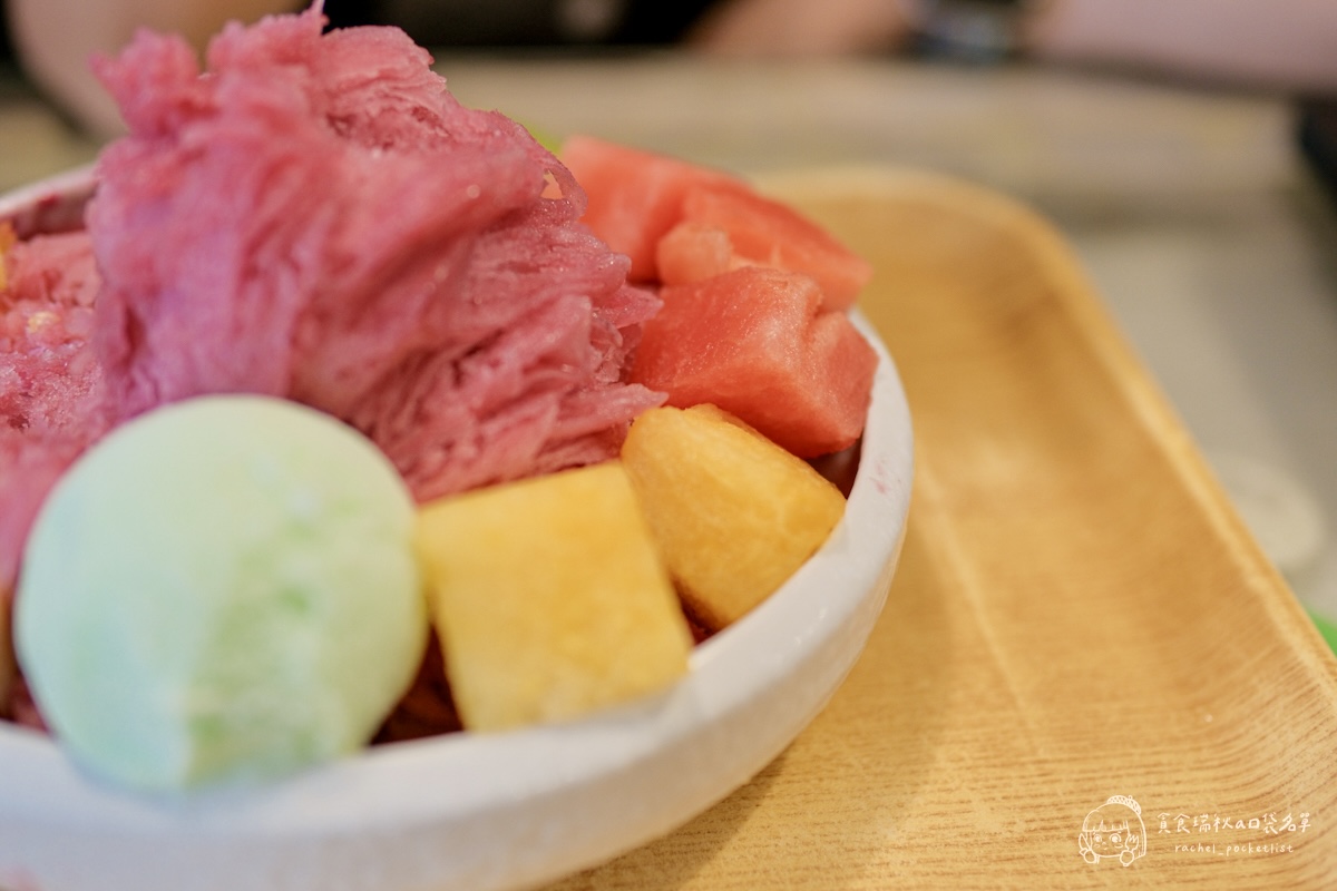 剛好冰果室｜台中超人氣水果雪花冰推薦！季節限定水蜜桃冰、招牌桑葚冰必點，復古冰果室超有特色！